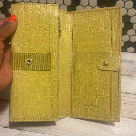 GUC Ferragamo Yellow Long leather wallet - Picture 5 of 7